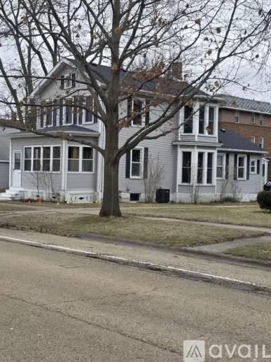 Main picture of 717 W Main St