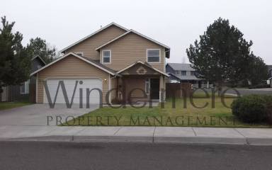 Main picture of 1233 SE Newgate Dr