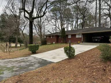 Main picture of 2301 Elmwood Cir SE