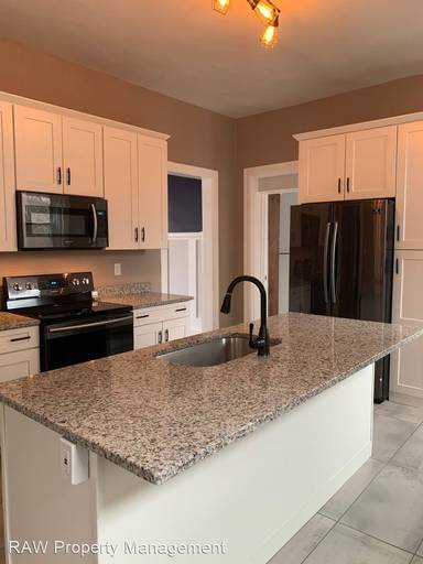 Main picture of 302 Forest Ave