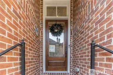 Main picture of 3700 Peachtree Rd NE
