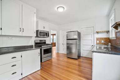 Main picture of 14 Nahanton Ave