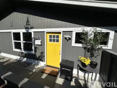 Main picture of 828 Phoenix St NE