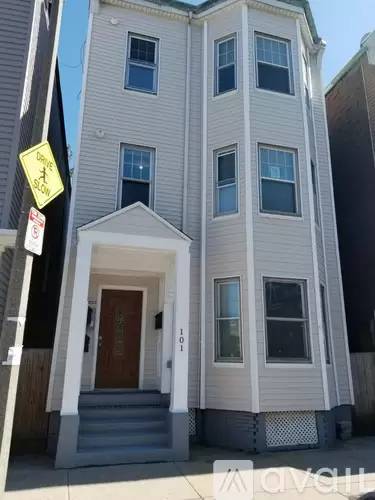 Main picture of 101 Chelsea St