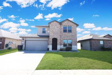 Main picture of 6106 Amelia Earhart Blvd