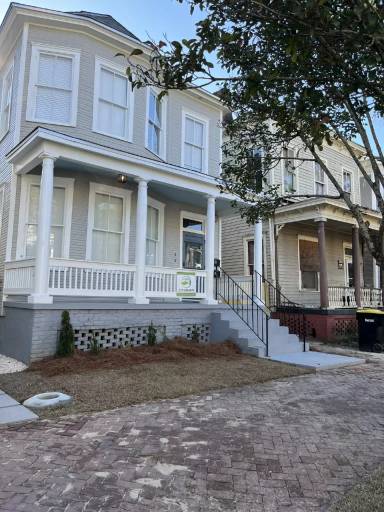 Main picture of 213 W 39th St