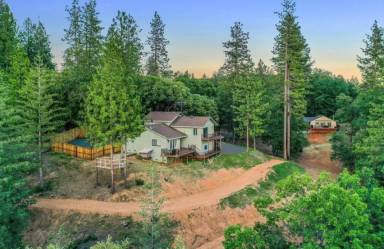 Main picture of 19700 Mockingbird Way