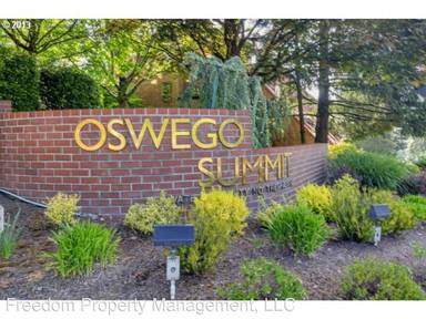 Main picture of 10 Oswego Smt