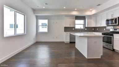 Main picture of 3944 S Budlong Ave