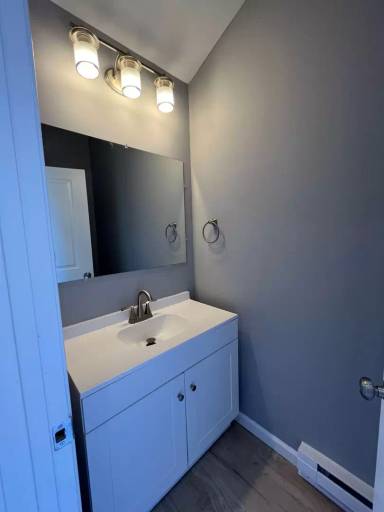 Main picture of 105 W 2nd St