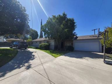 Main picture of 4926 Rubidoux Ave