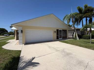 Main picture of 696 94th Ave N