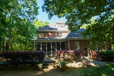 Main picture of 345 Valley Ln