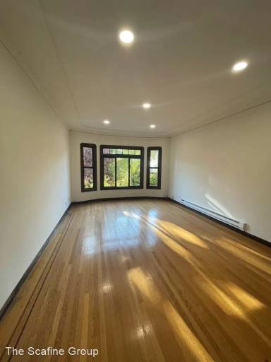 Main picture of 3239 Broderick St