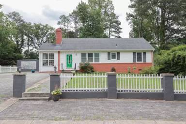 Main picture of 1301 Blue Jay Ln