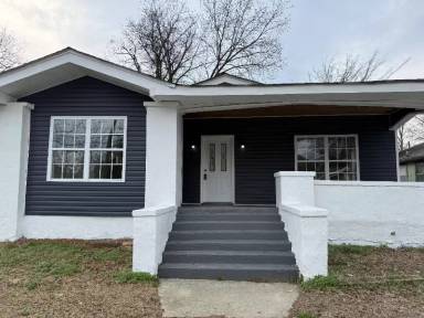 Main picture of 2510 Oak St