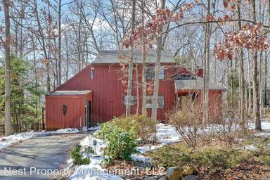 Main picture of 121 Oak Forest Cir
