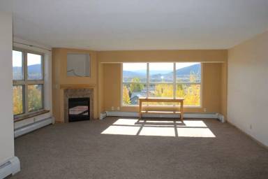 Main picture of 980 Lakepoint Dr