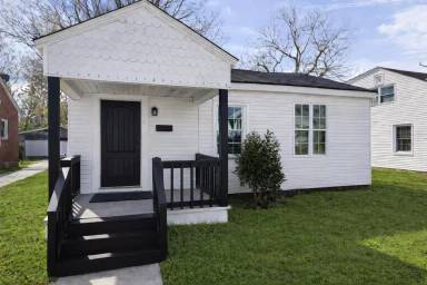 Main picture of 307 Manhattan Ave