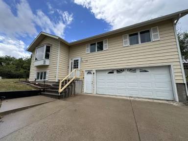 Main picture of 29 16th Ave S