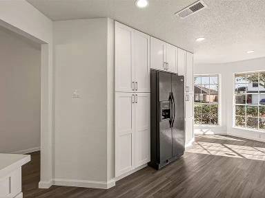 Main picture of 1001 Eaglewood Ave