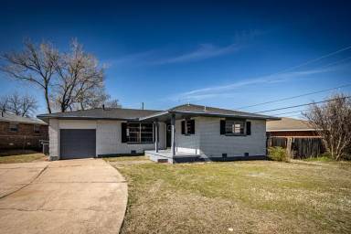 Main picture of 5612 NW Eisenhower Dr