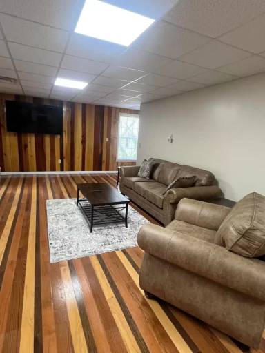 Main picture of 405 N Lewis St