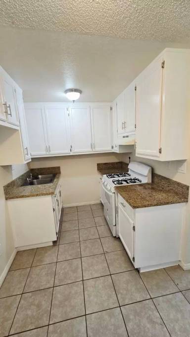 Main picture of 1345 W Stoneridge Ct
