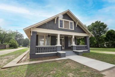 Main picture of 2101 Pecan St