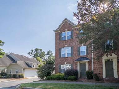 Main picture of 715 Naramore St