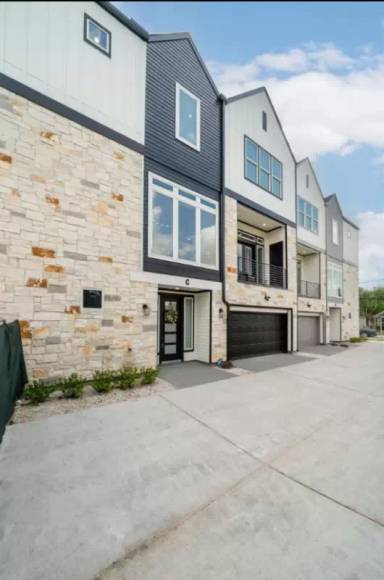 Main picture of 8521 Brandon St