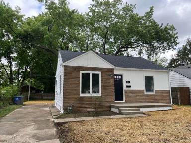 Main picture of 870 Melrose Ave