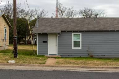 Main picture of 112 W Avenue A