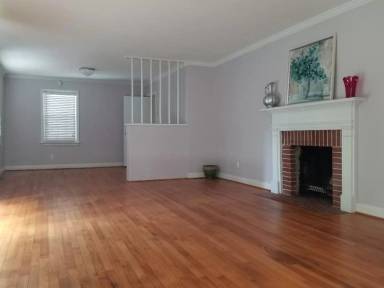 Main picture of 102 S Randolph St