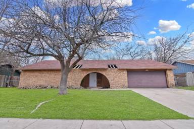 Main picture of 406 W Voelter Ave