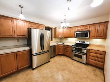 Main picture of 695 Canton St