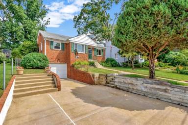 Main picture of 5981 Wilson Blvd