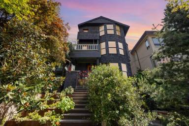 Main picture of 1524 10th Ave W