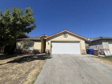 Main picture of 2399 N Shoemaker Ave