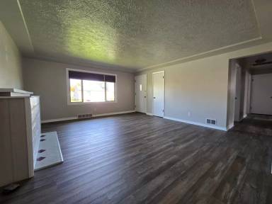 Main picture of 724 E Hoffman Ave