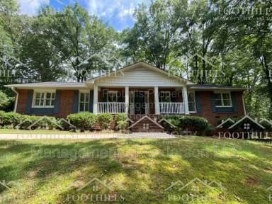 Main picture of 1205 Echo Holw