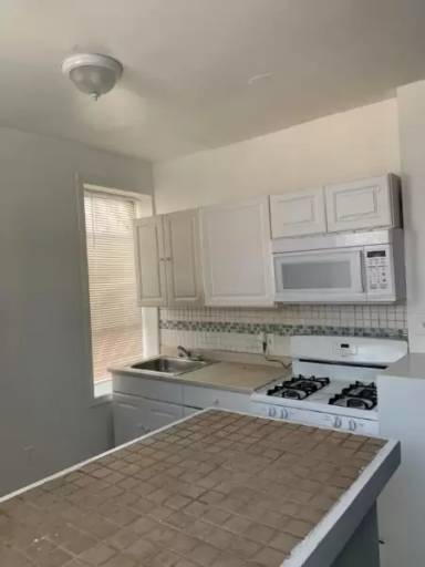 Main picture of 1131 W Cross St