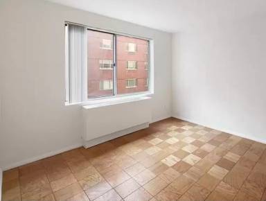 Main picture of 220 E 24th St