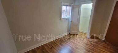Main picture of 1683 1/2 Oak St