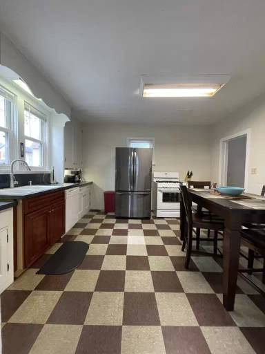 Main picture of 1031 Memorial Ave