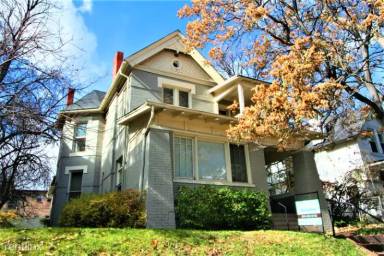Main picture of 1247 N Clarkson St