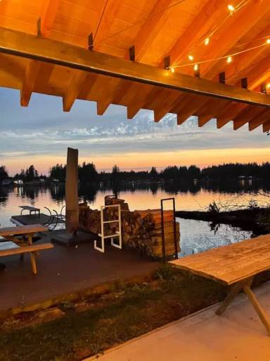 Main picture of 16103 Lakeside Dr S