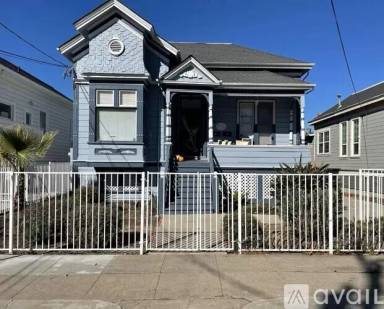 Main picture of 279 E Saint James St