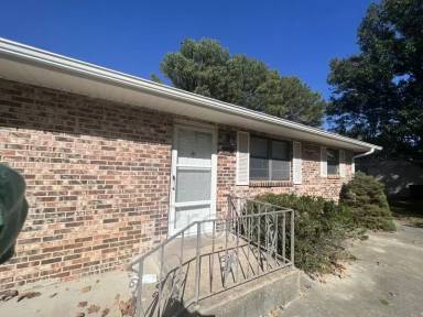 Main picture of 605 Meadowmere Dr