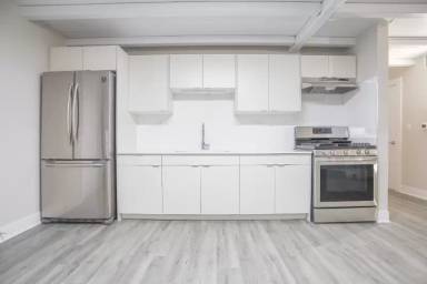 Main picture of 4555 N Ravenswood Ave